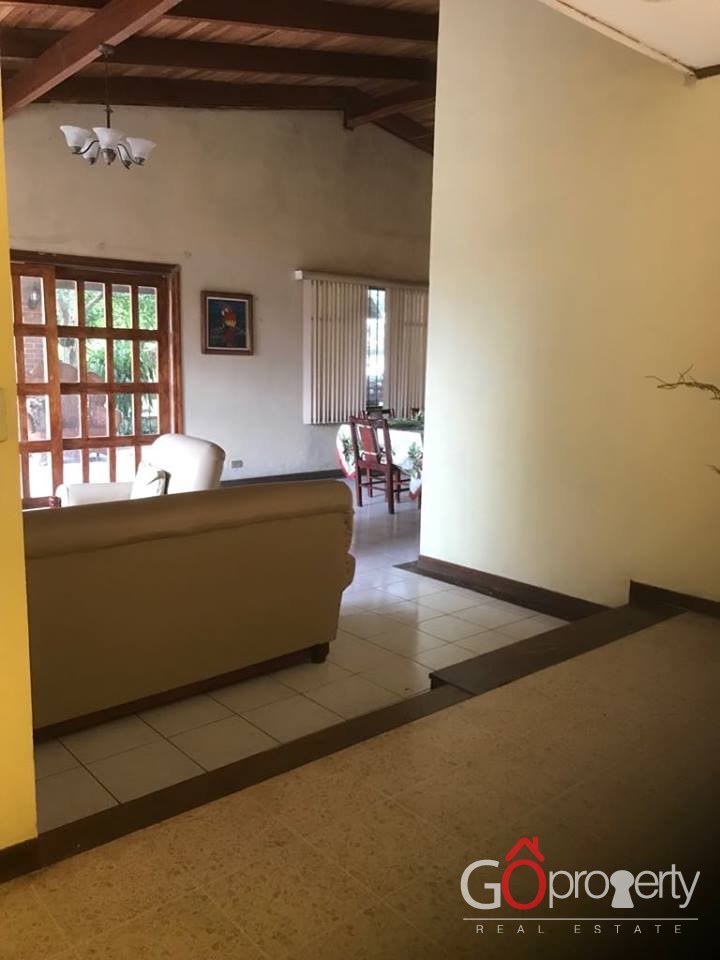 Venta de propiedad con casa, excelente punto comercial